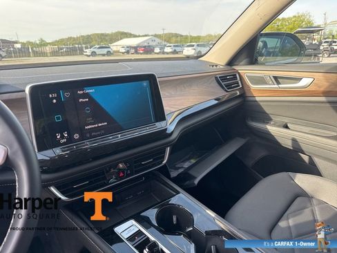 Used 2024 Volkswagen Atlas SE w/ Black Wheel Package image 16