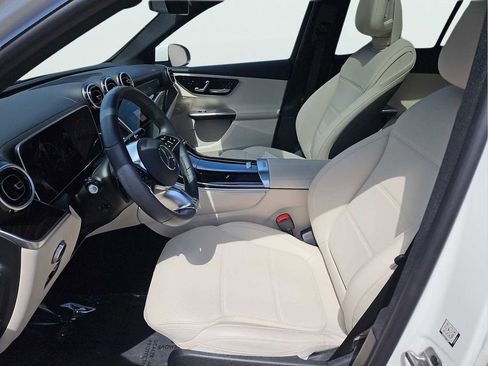 Used 2025 Mercedes-Benz GLC 300 4MATIC image 16