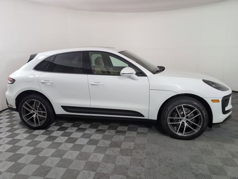 Certified 2025 Porsche Macan image 9