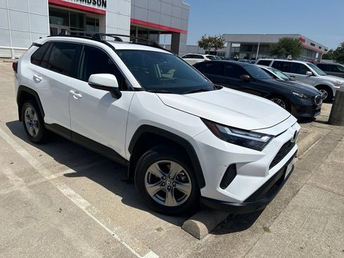 Used 2024 Toyota RAV4 XLE w/ Convenience Package FWD image 2
