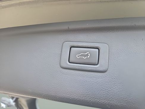 Used 2016 Subaru Outback 2.5i Premium image 16