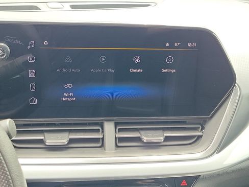 Used 2025 Chevrolet Trax LT FWD image 11