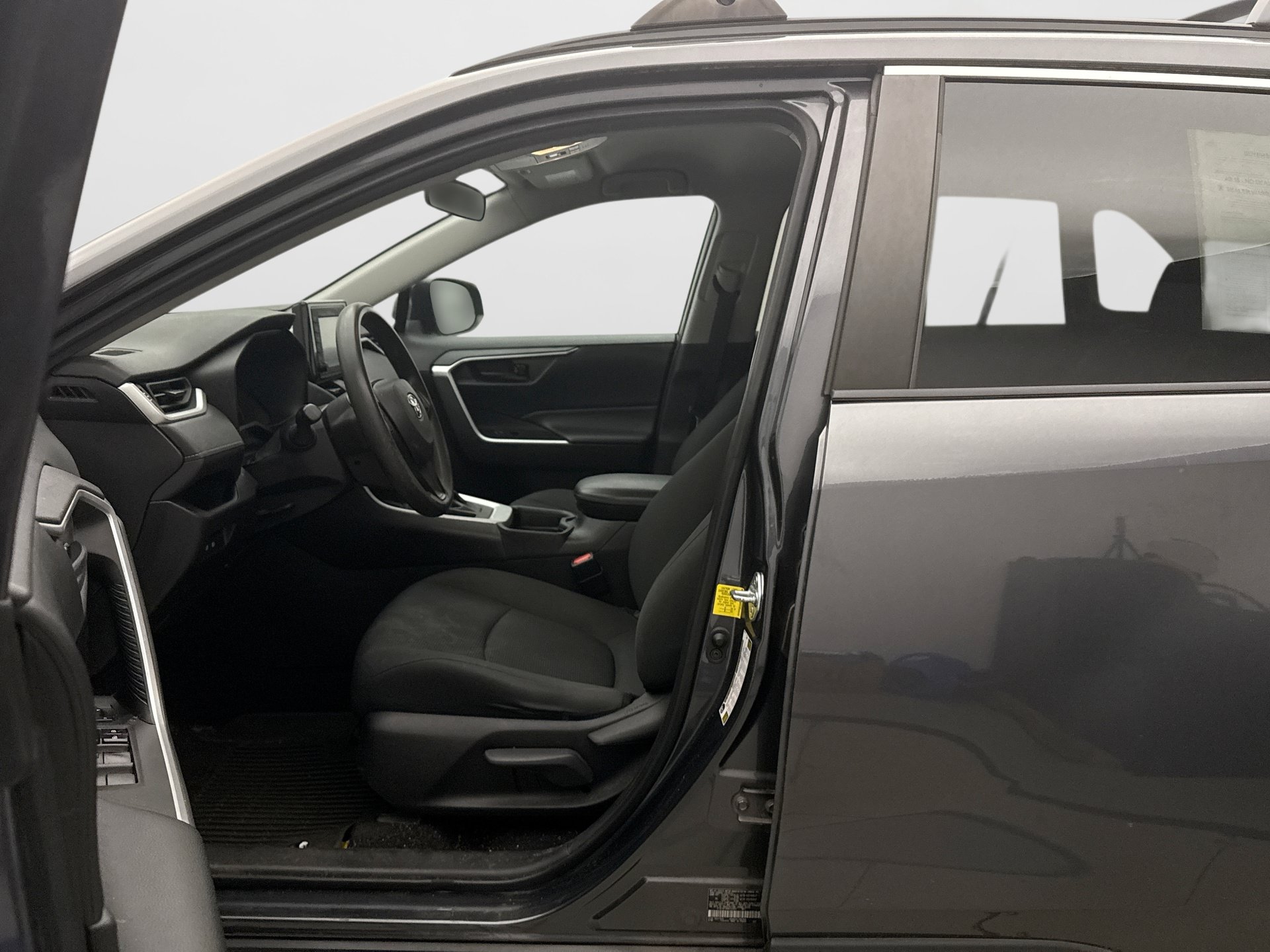 Used 2021 Toyota RAV4 LE FWD image 8