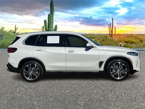 Used 2024 BMW X5 sDrive40i w/ Premium Package image 3