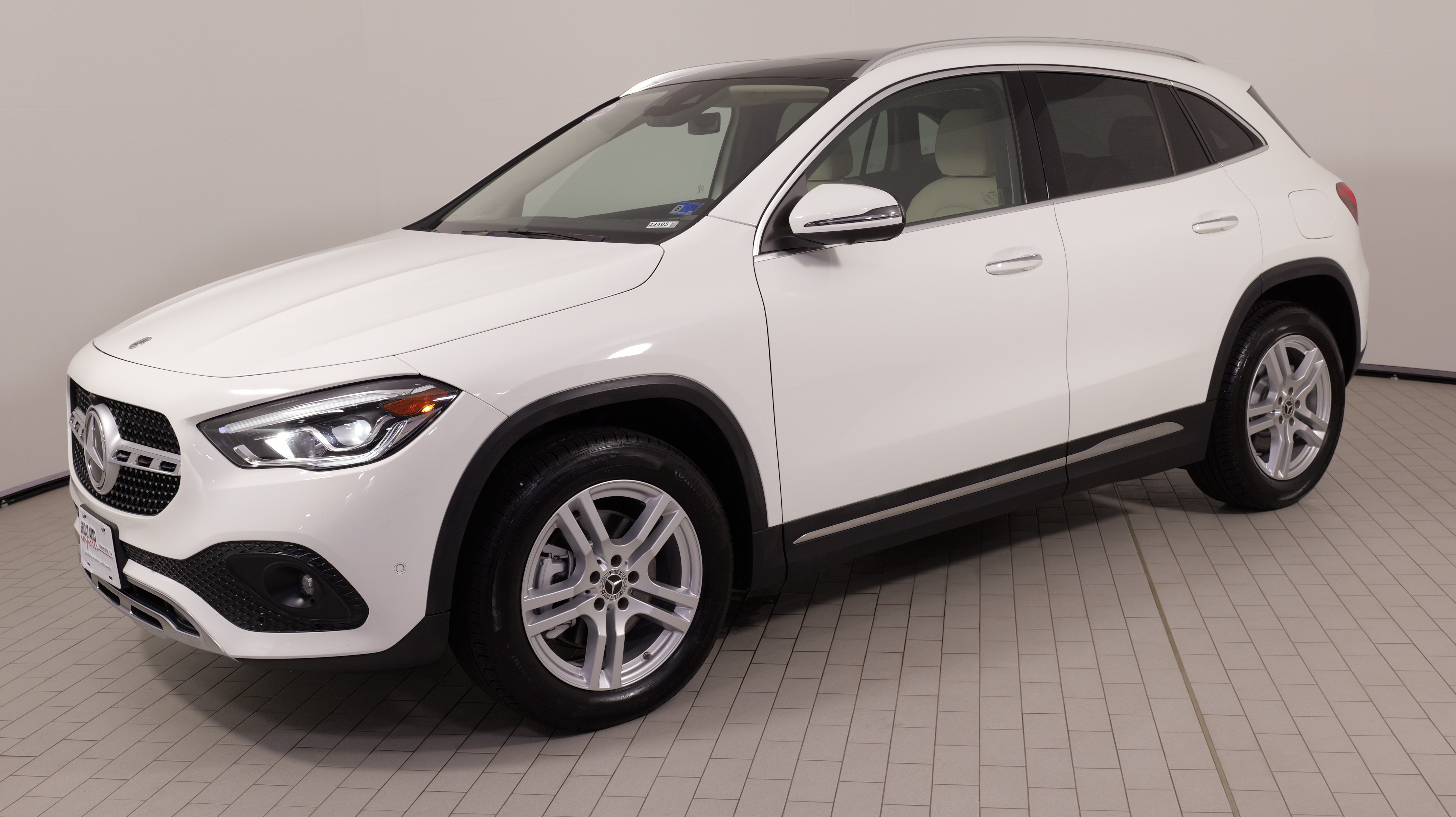 Used 2023 Mercedes-Benz GLA 250 4MATIC image 1