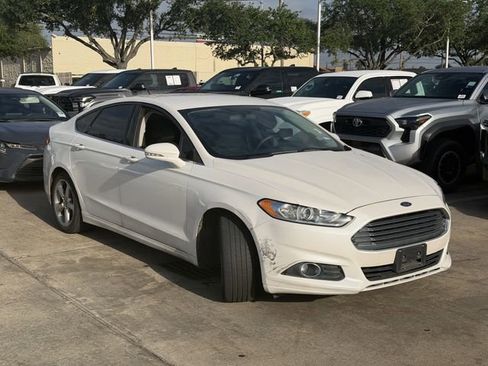 Used 2014 Ford Fusion SE w/ Equipment Group 201A image 3