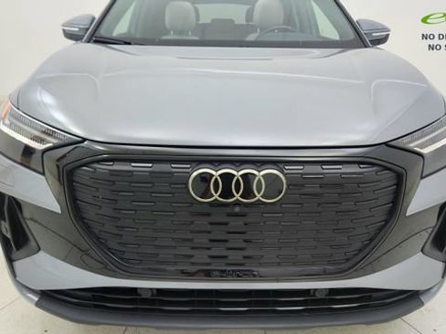 Used 2024 Audi Q4 e-tron Prestige AWD/4WD image 9