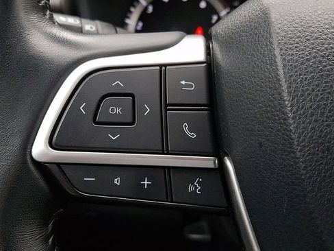 Used 2024 Toyota Highlander LE image 21