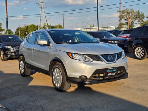Used 2019 Nissan Rogue Sport S image 3