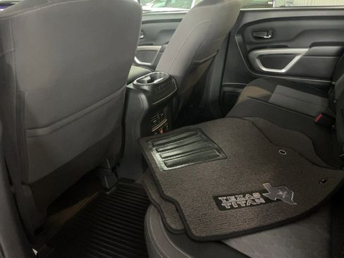 Used 2021 Nissan Titan SV w/ SV Convenience Package image 6