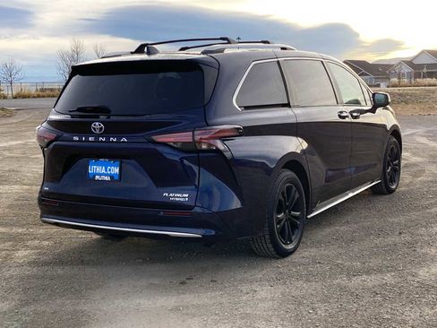 Used 2022 Toyota Sienna Platinum image 12