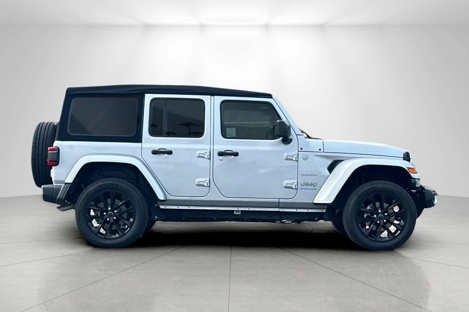 Used 2024 Jeep Wrangler Unlimited Sahara AWD/4WD image 2