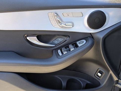 Used 2020 Mercedes-Benz GLC 300 4MATIC image 5