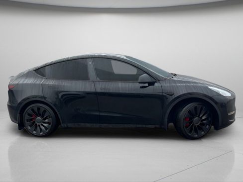 Used 2022 Tesla Model Y Performance image 3