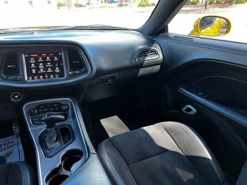 Used 2021 Dodge Challenger R/T w/ T/A Package image 19