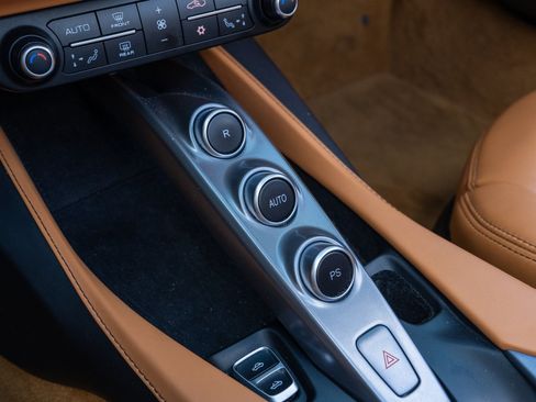 Used 2019 Ferrari Portofino RWD image 44