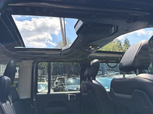 Used 2019 Jeep Wrangler Unlimited Rubicon AWD/4WD image 11