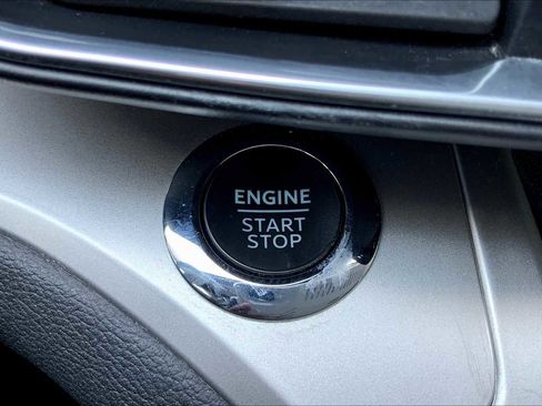 Used 2022 Ford Explorer XLT w/ Equipment Group 202A image 33