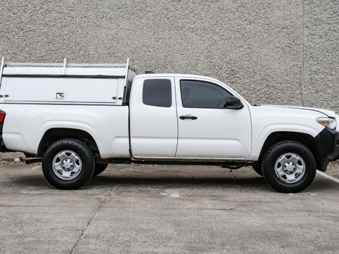 Used 2022 Toyota Tacoma SR image 9