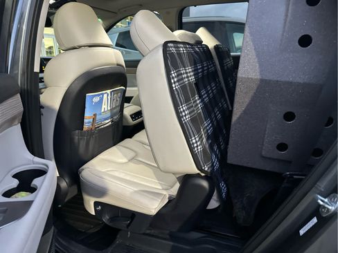 Used 2022 Hyundai Palisade SEL w/ 8P Bench Seat Package AWD/4WD image 12