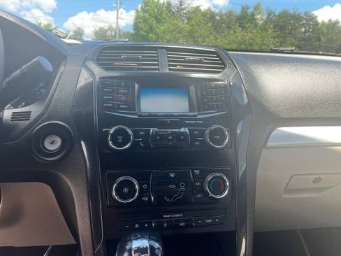 Used 2018 Ford Explorer FWD image 14
