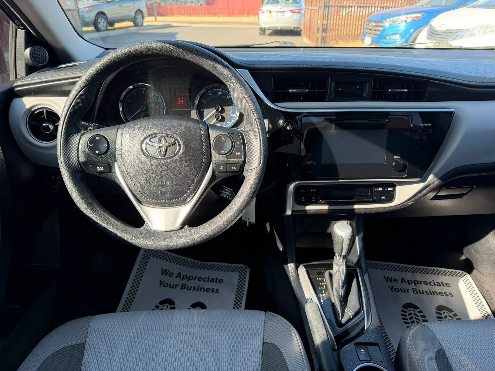 Used 2017 Toyota Corolla LE FWD image 15
