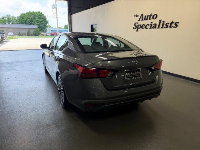 Used 2025 Nissan Altima 2.5 SV FWD image 4