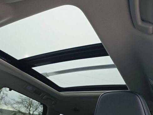 Used 2022 Nissan Pathfinder SL w/ SL Premium Package image 3