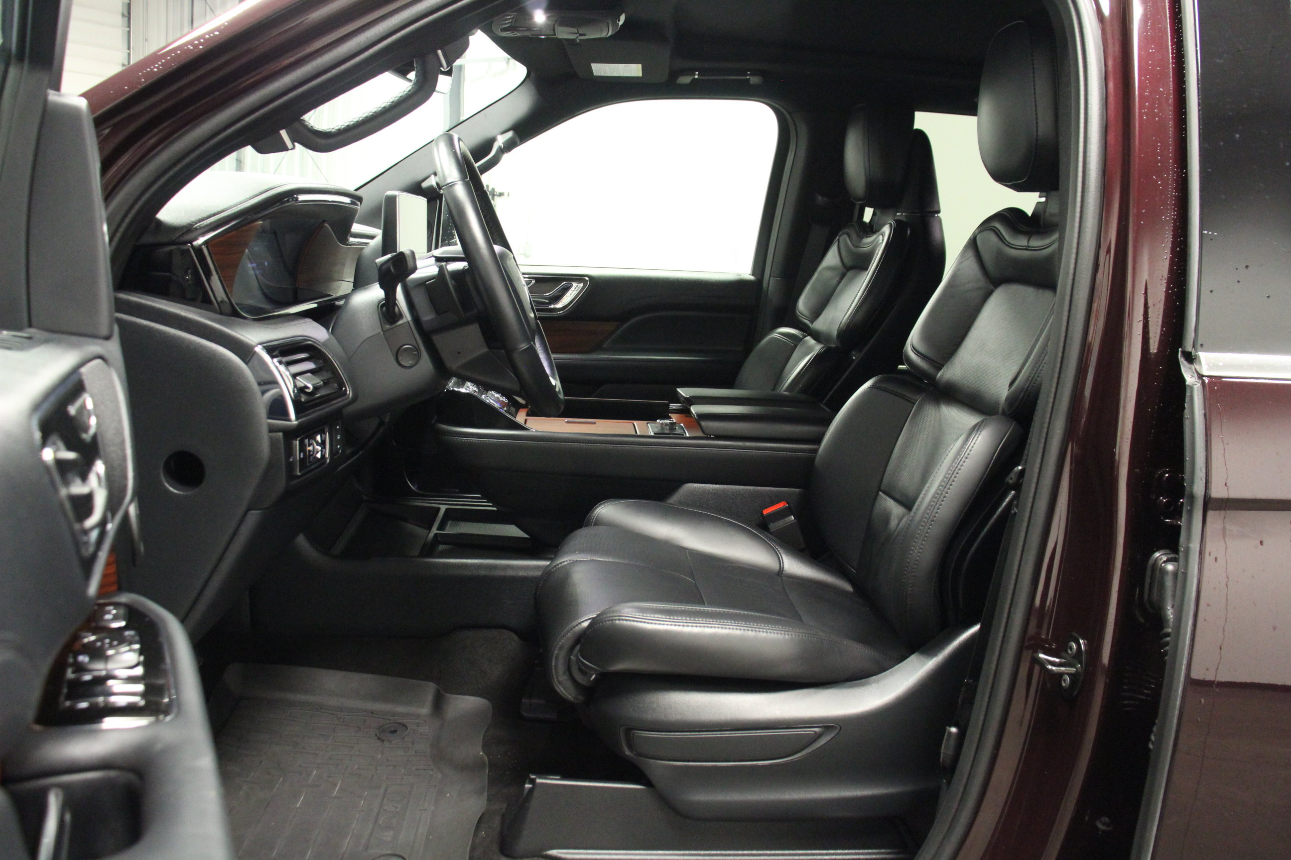 Used 2024 Lincoln Navigator Reserve AWD/4WD image 15