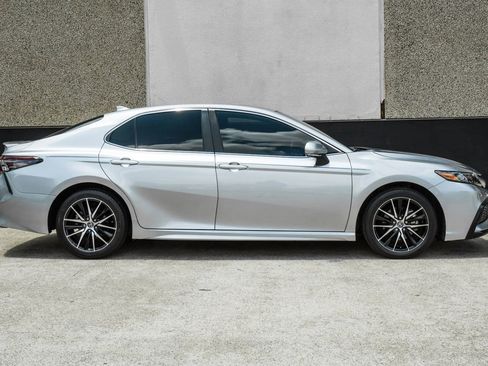 Used 2023 Toyota Camry SE FWD image 8