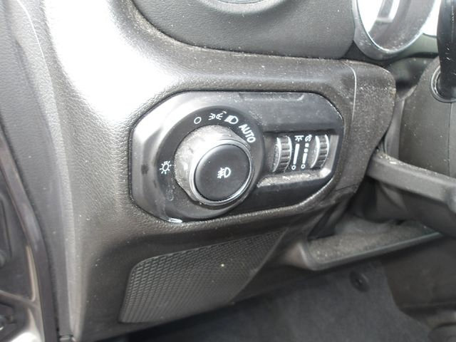 Used 2022 Jeep Wrangler Unlimited Sahara w/ Cold Weather Group AWD/4WD image 15