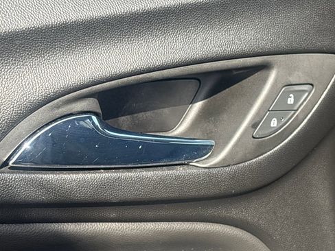 Used 2022 Chevrolet Equinox LT image 8