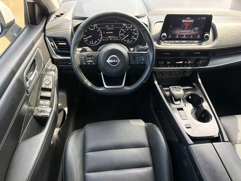 Used 2024 Nissan Rogue SV w/ SV Premium Package FWD image 25