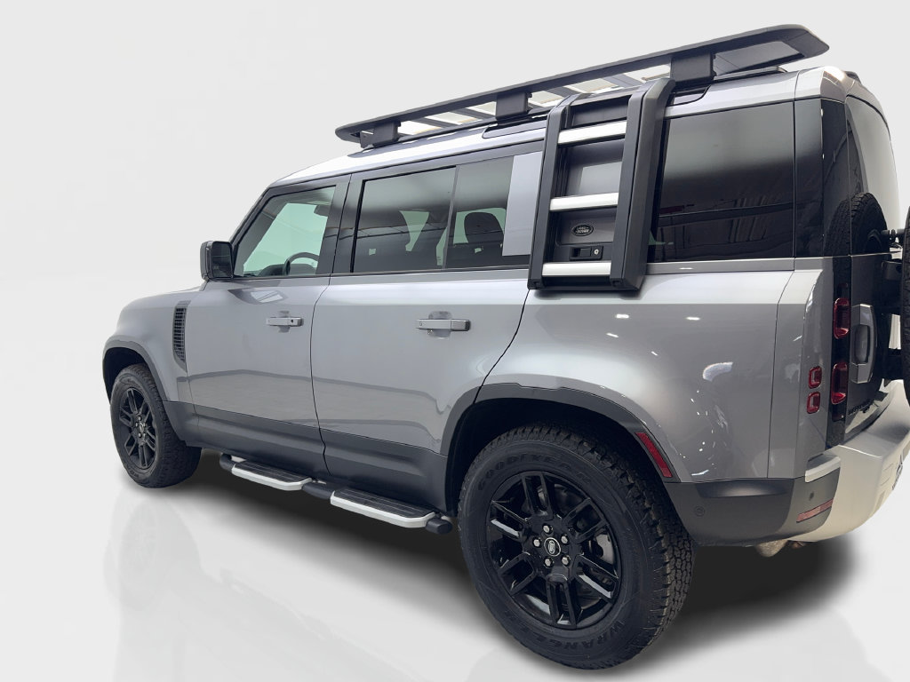 Used 2023 Land Rover Defender 110 SE AWD/4WD image 16