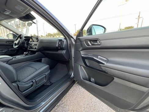 Certified 2025 Nissan Pathfinder S image 22