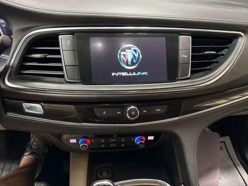 Used 2018 Buick Enclave Essence image 5