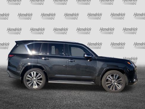 Used 2024 Lexus LX 600 4WD w/ Luxury Package image 9