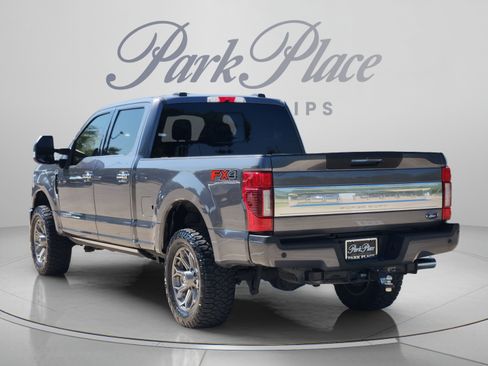 Used 2022 Ford F250 Platinum w/ FX4 Off-Road Package AWD/4WD image 3