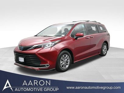 Used 2022 Toyota Sienna XLE