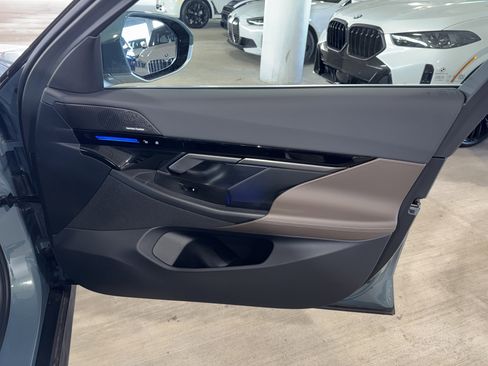 Certified 2025 BMW 530i 530i image 9