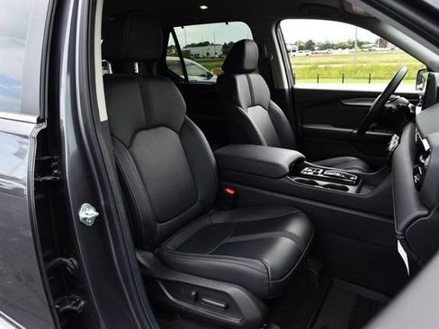 Used 2025 Honda Pilot EX-L image 23