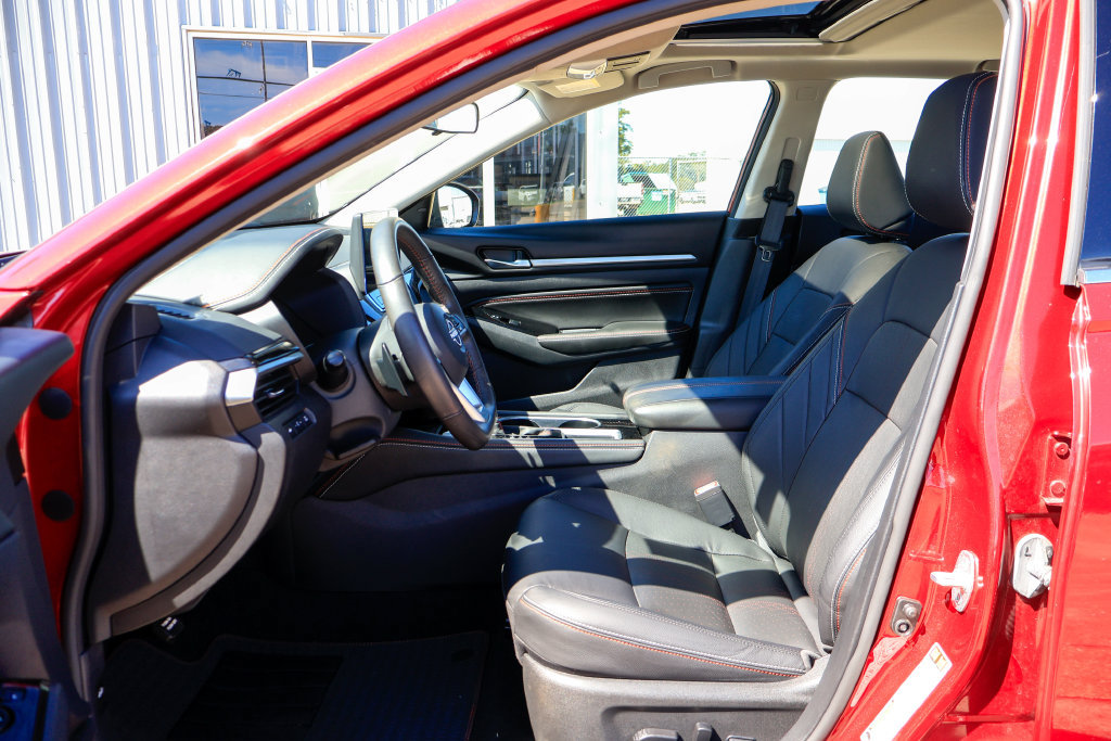 Used 2023 Nissan Altima 2.5 SR w/ SR Premium Package FWD image 7