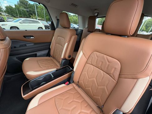 New 2026 Nissan Pathfinder Platinum AWD/4WD image 22