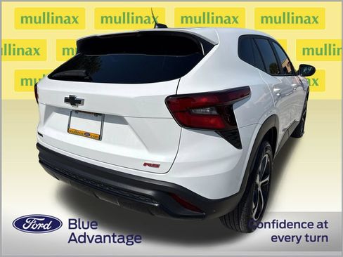 Used 2024 Chevrolet Trax RS w/ Driver Confidence Package FWD image 4