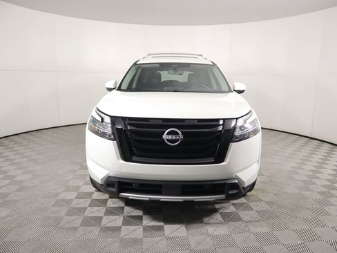 Used 2024 Nissan Pathfinder SL w/ Black Appearance Package image 2