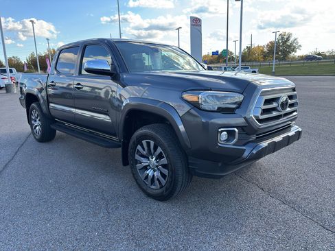 Used 2022 Toyota Tacoma Limited image 7