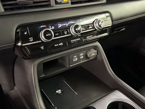 Certified 2024 Honda Pilot Touring image 18