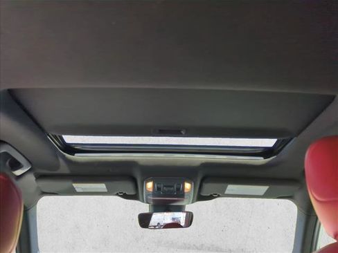 Used 2022 Toyota Highlander XSE FWD image 21