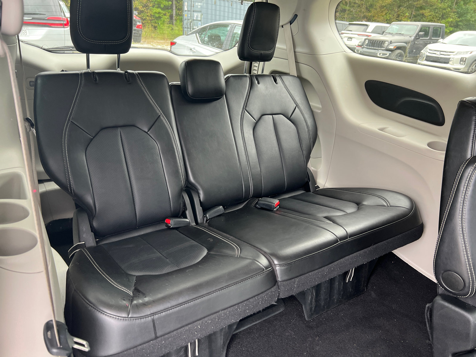 Used 2024 Chrysler Pacifica Touring-L FWD image 18