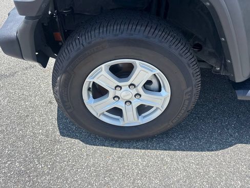 Used 2021 Jeep Wrangler Sport AWD/4WD image 11